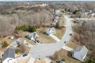 606 3 Oaks Dr, High Point, NC 27265 - Photo 39