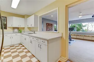 202 Kemp Rd W, Greensboro, NC 27410 - Photo 33