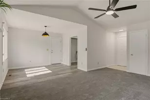 7 Pear Tree Ct, Greensboro, NC 27401 - Photo 5