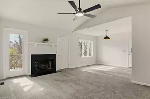 7 Pear Tree Ct, Greensboro, NC 27401 - Photo 3