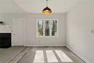 7 Pear Tree Ct, Greensboro, NC 27401 - Photo 7