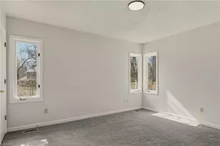 7 Pear Tree Ct, Greensboro, NC 27401 - Photo 17