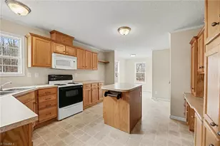 6670 Bonlee Bennett Rd, Bear Creek, NC 27207 - Photo 9