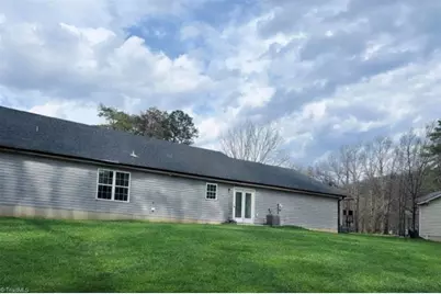 901 Kingsway Drive, King, NC 27021 - Photo 3