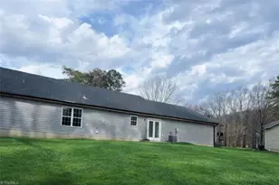 901 Kingsway Dr, King, NC 27021 - Photo 3