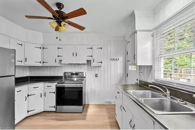 2922 Isaacs Place, Greensboro, NC 27408 - Photo 15