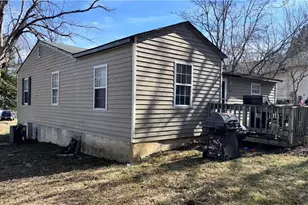 604 English St, Thomasville, NC 27360 - Photo 3