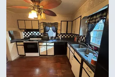 7323 Shadyside Drive, Summerfield, NC 27358 - Photo 9