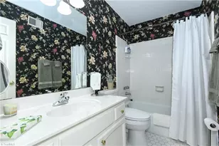 4 Fountain Manor Dr, Greensboro, NC 27405 - Photo 23