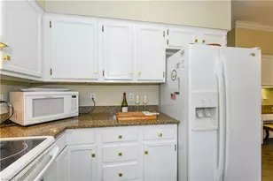 4 Fountain Manor Dr, Greensboro, NC 27405 - Photo 11