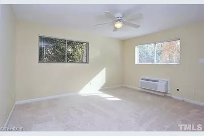 4 Shepherd Lane #4D, Chapel Hill, NC 27514 - Photo 5