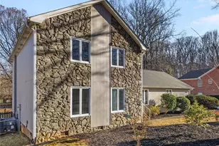 1202 Pebble Dr, Greensboro, NC 27410 - Photo 35