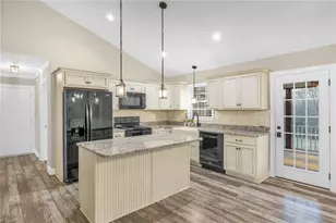 572 Anderson Rd, Eden, NC 27288 - Photo 9