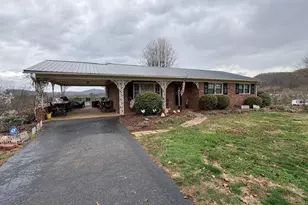 927 Shingle Gap Rd, Purlear, NC 28665 - Photo 1