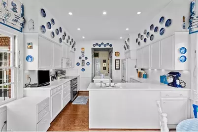 7 Charleston Square, Greensboro, NC 27408 - Photo 25