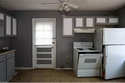 3506 Four Seasons Drive, Durham, NC 27707 - Photo 5