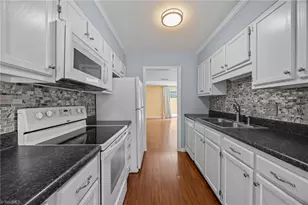 320 Oak Arbor Ln, Winston-Salem, NC 27104 - Photo 9