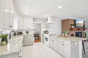 1412 Hobbs Rd, Greensboro, NC 27410 - Photo 13