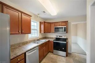 5805 Huckleberry Ct, Winston-Salem, NC 27105 - Photo 7