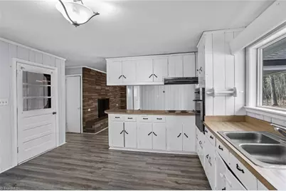 423 Dogwood Circle, High Point, NC 27260 - Photo 5