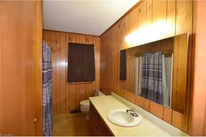 737 Lee Road, Thomasville, NC 27360 - Photo 9