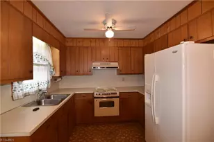 737 Lee Rd, Thomasville, NC 27360 - Photo 7