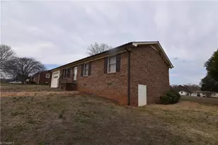 737 Lee Rd, Thomasville, NC 27360 - Photo 3