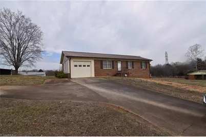 737 Lee Road, Thomasville, NC 27360 - Photo 1