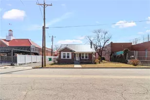 205 W Hunter St, Madison, NC 27025 - Photo 25