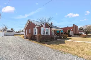 205 W Hunter St, Madison, NC 27025 - Photo 23