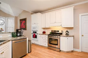 305 Sawgrass Ct, Mebane, NC 27302 - Photo 13