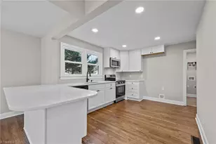 2518 Timber Ln, Greensboro, NC 27408 - Photo 9