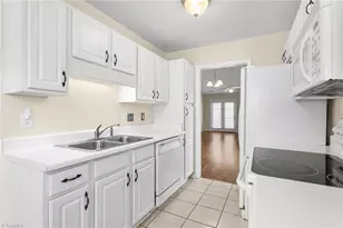 305 Glen Gate Cir, Kernersville, NC 27284 - Photo 5