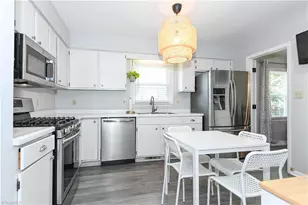 6108 Arcadia Dr, Greensboro, NC 27410 - Photo 9