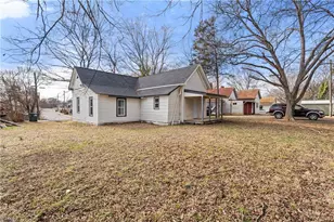 521 E 1st St, Lexington, NC 27292 - Photo 19