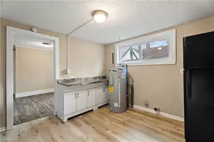 521 E 1st St, Lexington, NC 27292 - Photo 11