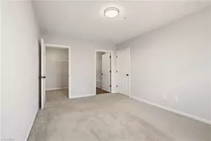 900 Hanahan Ct, Greensboro, NC 27409 - Photo 17