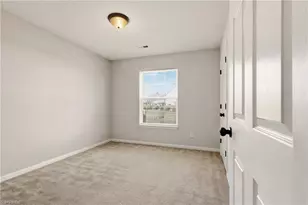 900 Hanahan Ct, Greensboro, NC 27409 - Photo 13