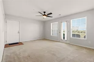 900 Hanahan Ct, Greensboro, NC 27409 - Photo 7