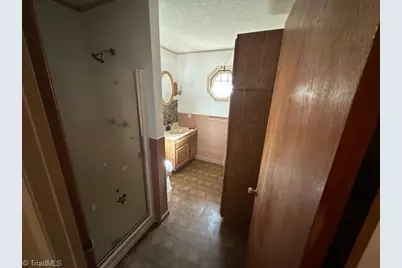 1704 Pichard Street, Greensboro, NC 27401 - Photo 27