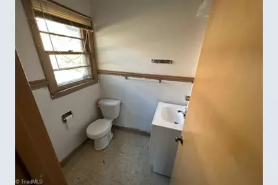 1704 Pichard Street, Greensboro, NC 27401 - Photo 21