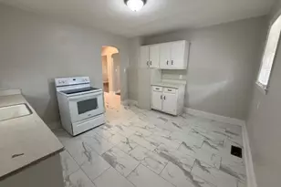 3806 Wooddale Ln, Greensboro, NC 27405 - Photo 5