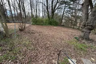 3806 Wooddale Ln, Greensboro, NC 27405 - Photo 9