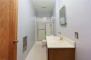 682 Cecil St, Thomasville, NC 27360 - Photo 39