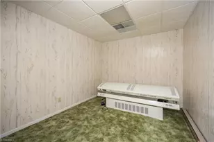 682 Cecil St, Thomasville, NC 27360 - Photo 37