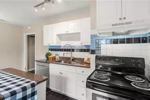 2800 Stratford Dr, Greensboro, NC 27408 - Photo 11