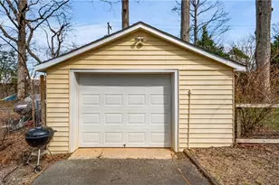 2800 Stratford Dr, Greensboro, NC 27408 - Photo 23