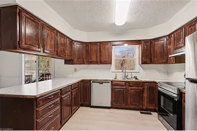 3226 Derby Circle, High Point, NC 27265 - Photo 9