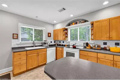 712 Cannon Road, Greensboro, NC 27410 - Photo 9