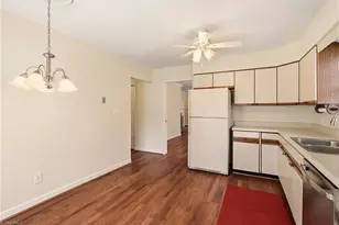 24 Brownstone Ln, Greensboro, NC 27410 - Photo 7